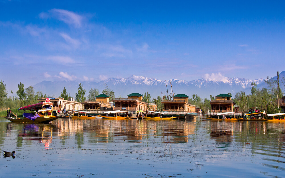 Lifestyle in Dal lake - Houseboats In Kashmir