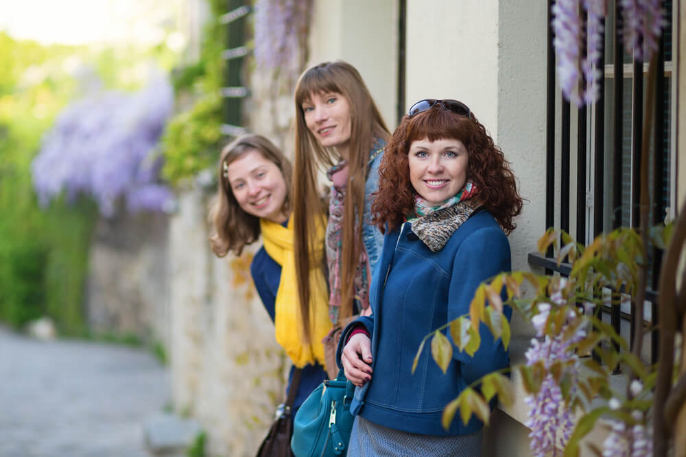 Cheerful Girls - Paris