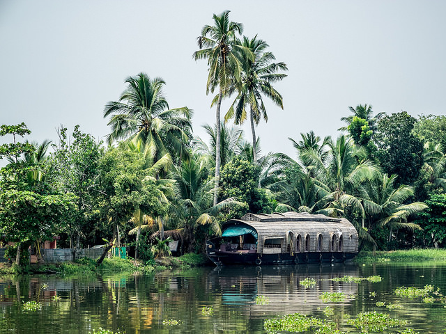 Alleppey Backwaters - Kerala Backwaters and Houseboat