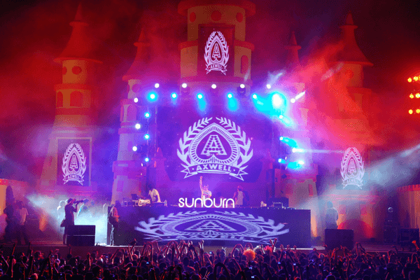 Light & Lazer Show During Sunburn Festival Light & Lazer Show During Sunburn Festival