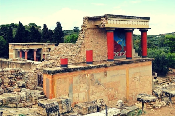 25 Amazing Things To Do In Greece Before You Die Palace of Knossos, Greece