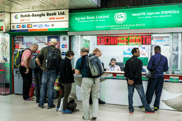 Avoid Currency Exchange at Airport Avoid Currency Exchange at Airport