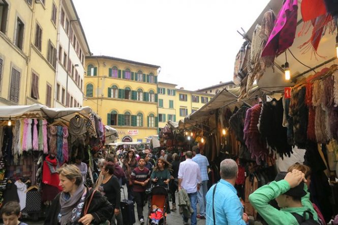 Via Giovan Battista Zannoni - shopping in Italy Via Giovan Battista Zannoni - shopping in Italy