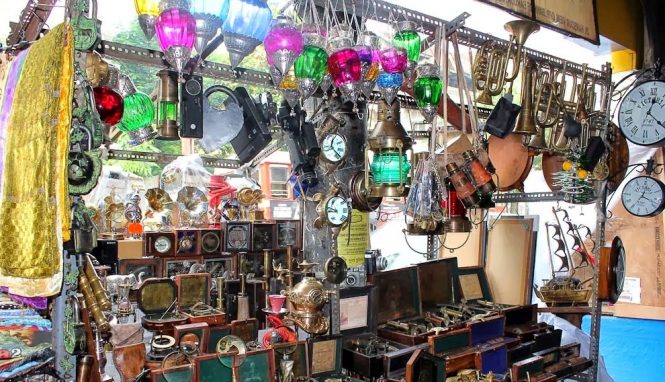 11 Best Places to visit in Mumbai Lamps-at-Chor-Bazaar-Mumbai - 11 Best Places to visit in Mumbai