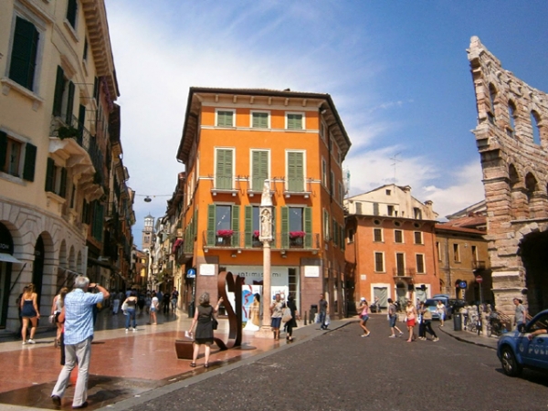Verona - shopping in italy Verona - shopping in italy