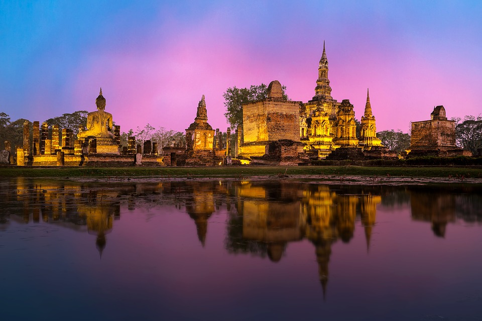 Exploring Thailand as a Young Traveler; The Contiki Way! Exploring Thailand as a Young Traveler; The Contiki Way!