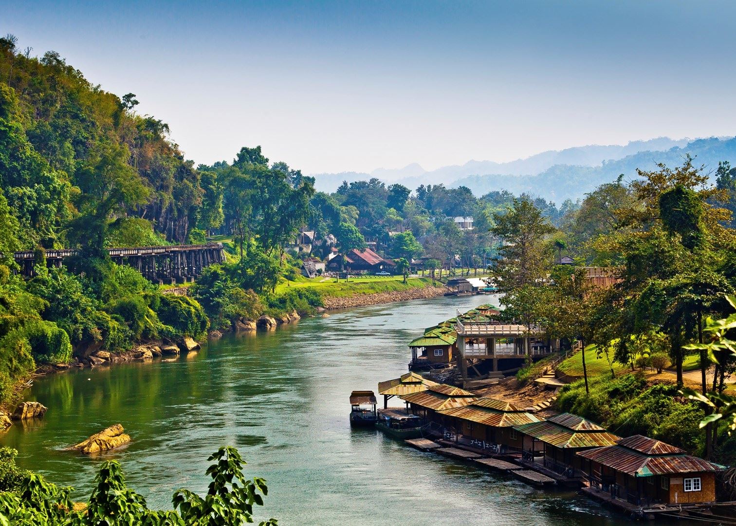 Exploring Thailand as a Young Traveler; The Contiki Way! Exploring Thailand as a Young Traveler; The Contiki Way!