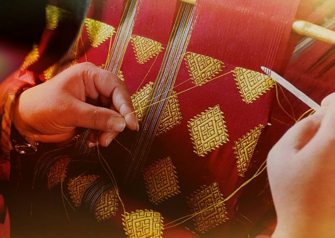Hand-Woven Textiles-shopping in Bhutan Hand-Woven Textiles-shopping in Bhutan