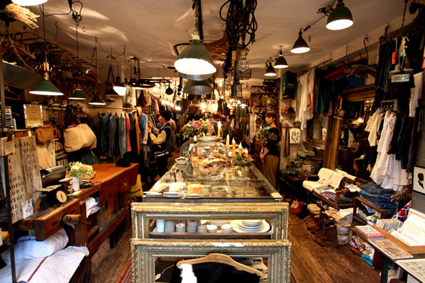 J'antiques- shopping in Japan J'antiques- shopping in Japan