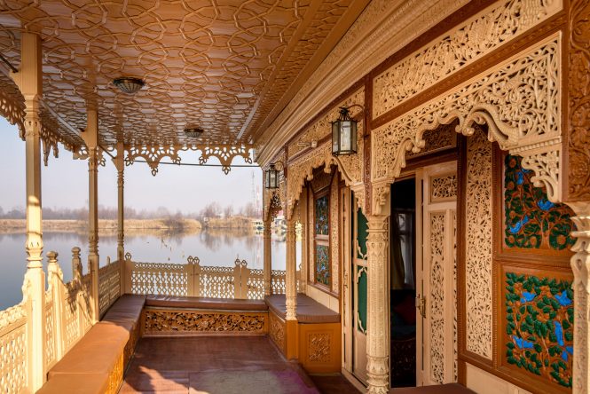 Houseboats in Kashmir - A Signature Experience for all Houseboats in Kashmir - A Signature Experience for all