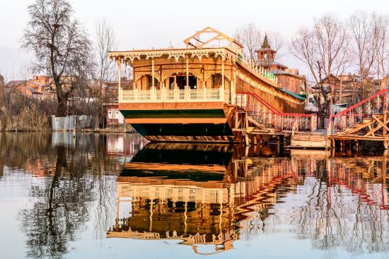 Houseboats in Kashmir - A Signature Experience for all Houseboats in Kashmir - A Signature Experience for all