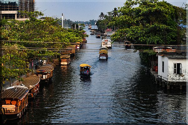 Canal Bazar-Alleppey