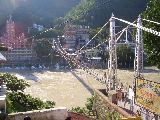 Laxman Jhula-River rafting in Rishikesh Laxman Jhula-River rafting in Rishikesh
