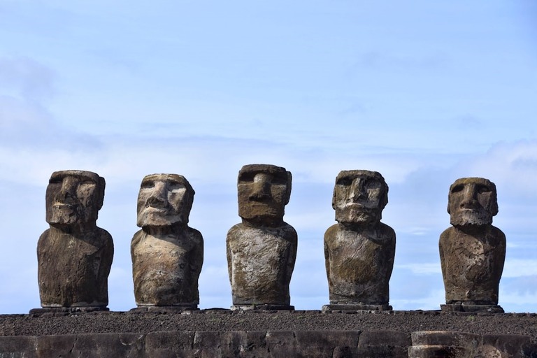 5 statues of Easter Island